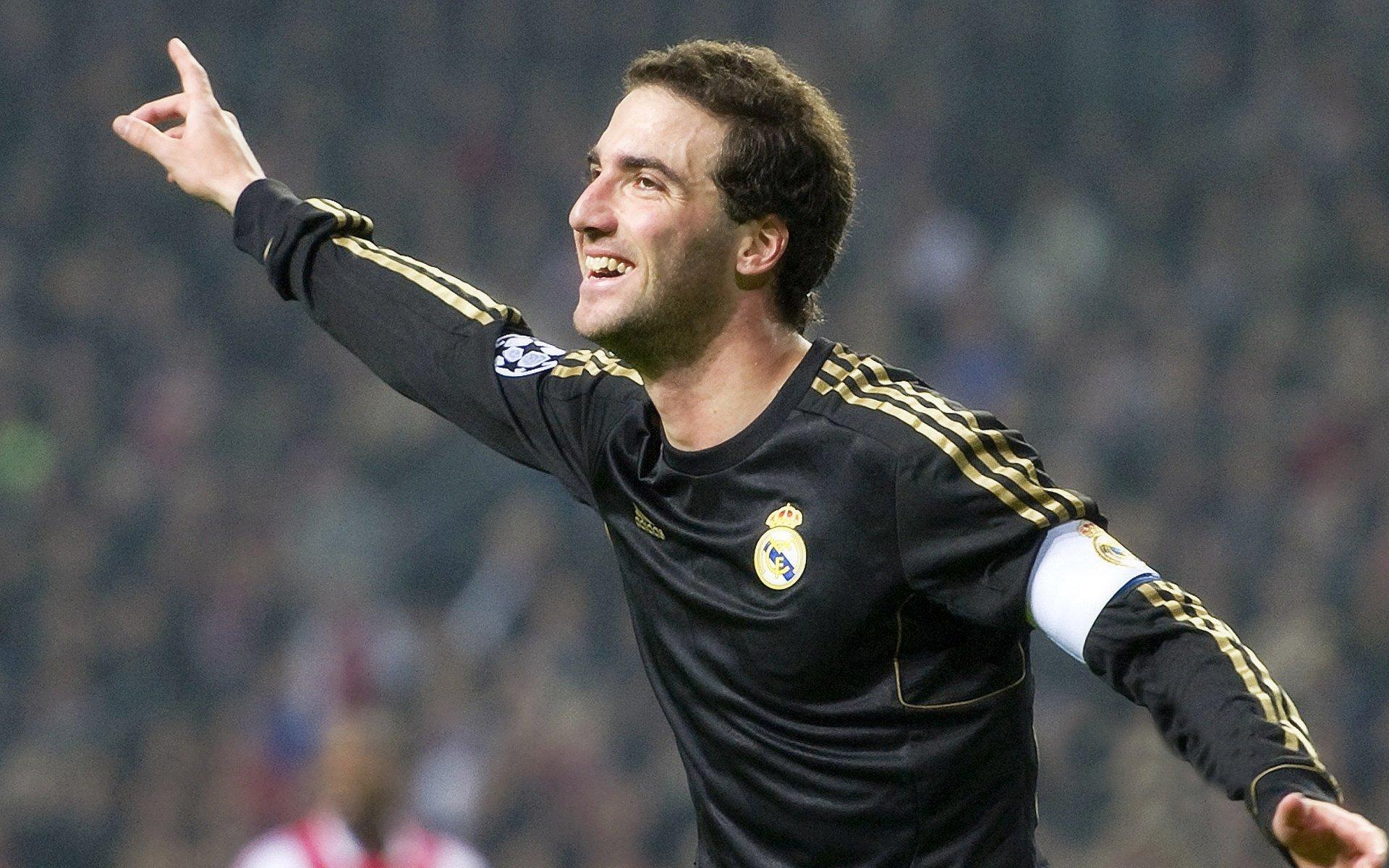 英超周薪风云,哈兰德60万欧领跑,萨拉赫紧追,薪资结构折射联赛生态